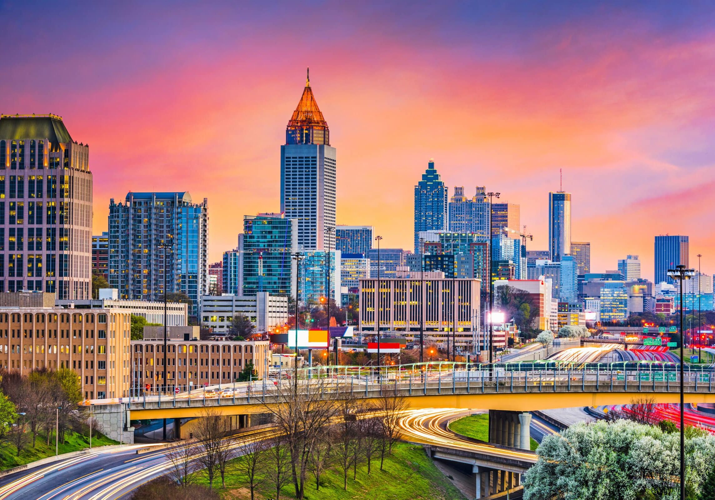 Atlanta,,Georgia,,Usa,Downtown,Skyline,At,Dusk.